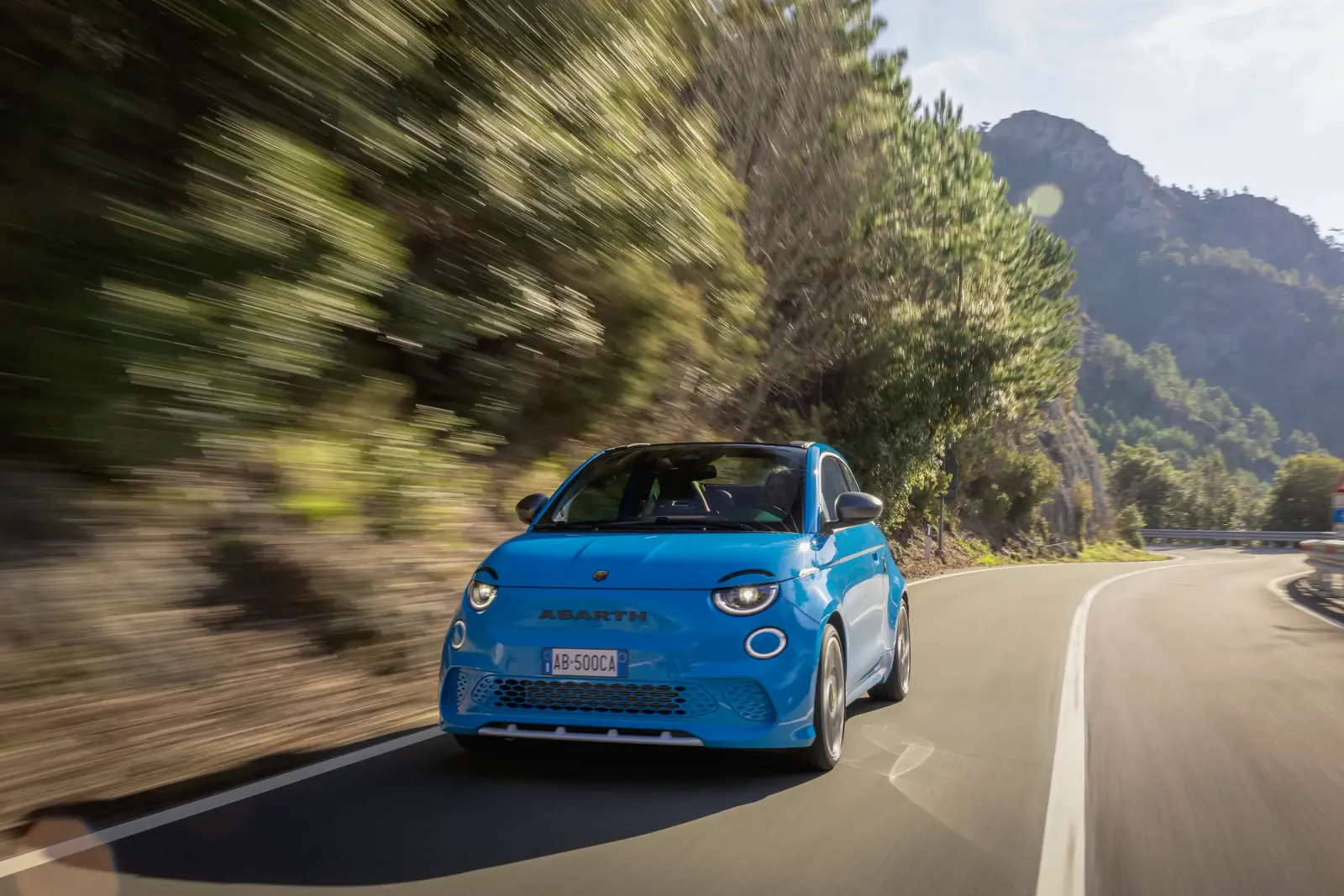 Abarth 500e Cabrio — photo 2