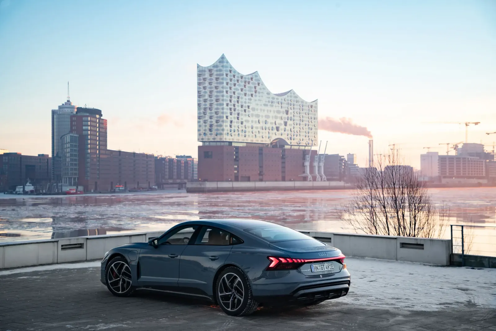 Audi e-tron GT — photo 2