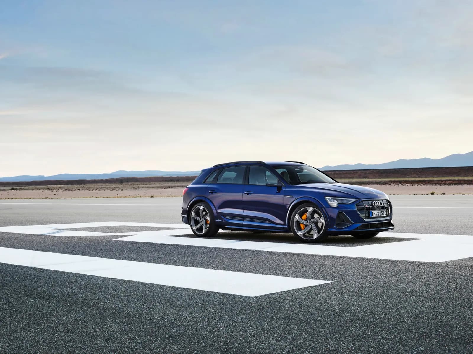 Audi e-tron S — photo 2