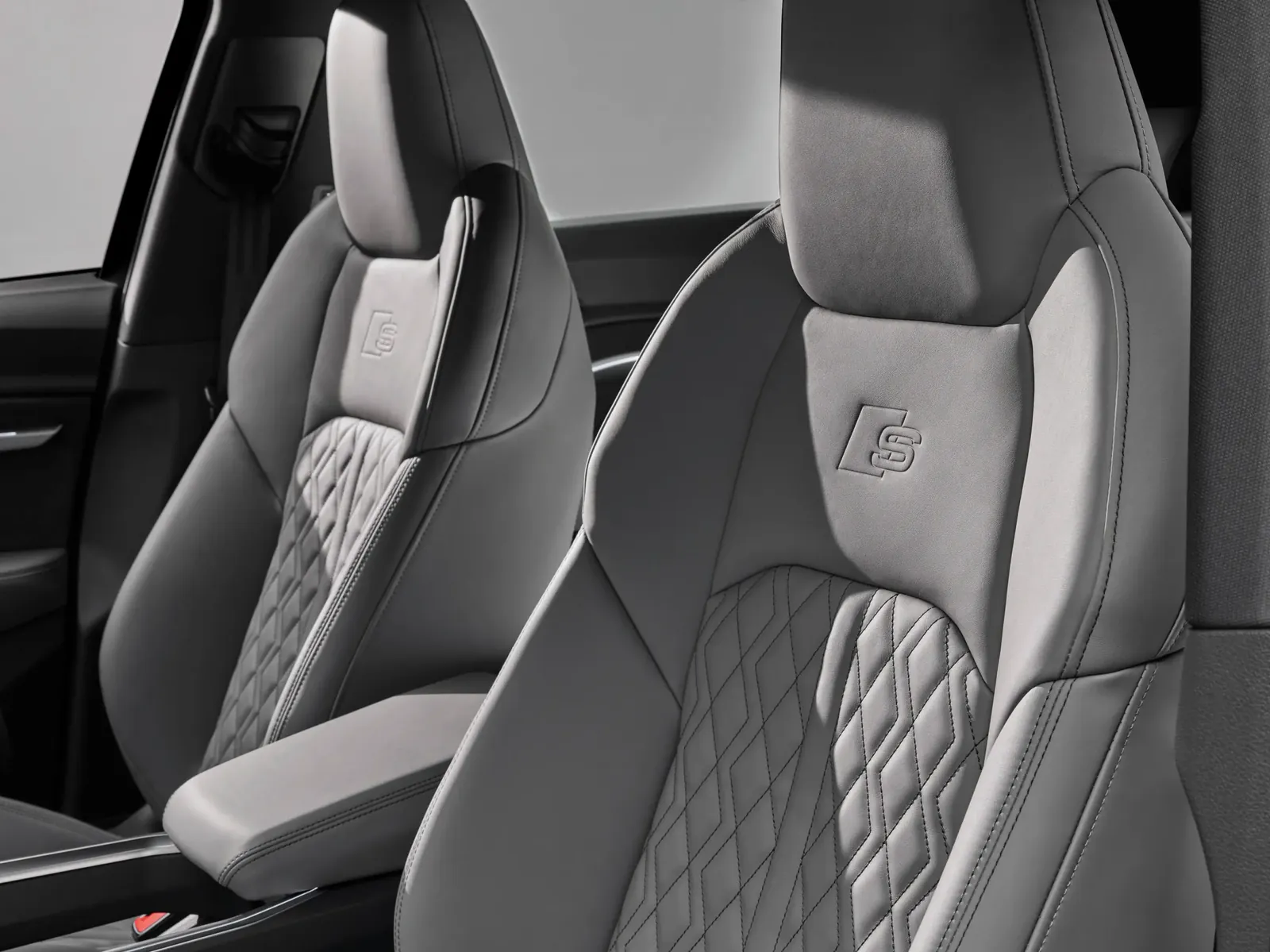 Audi e-tron S — photo 3