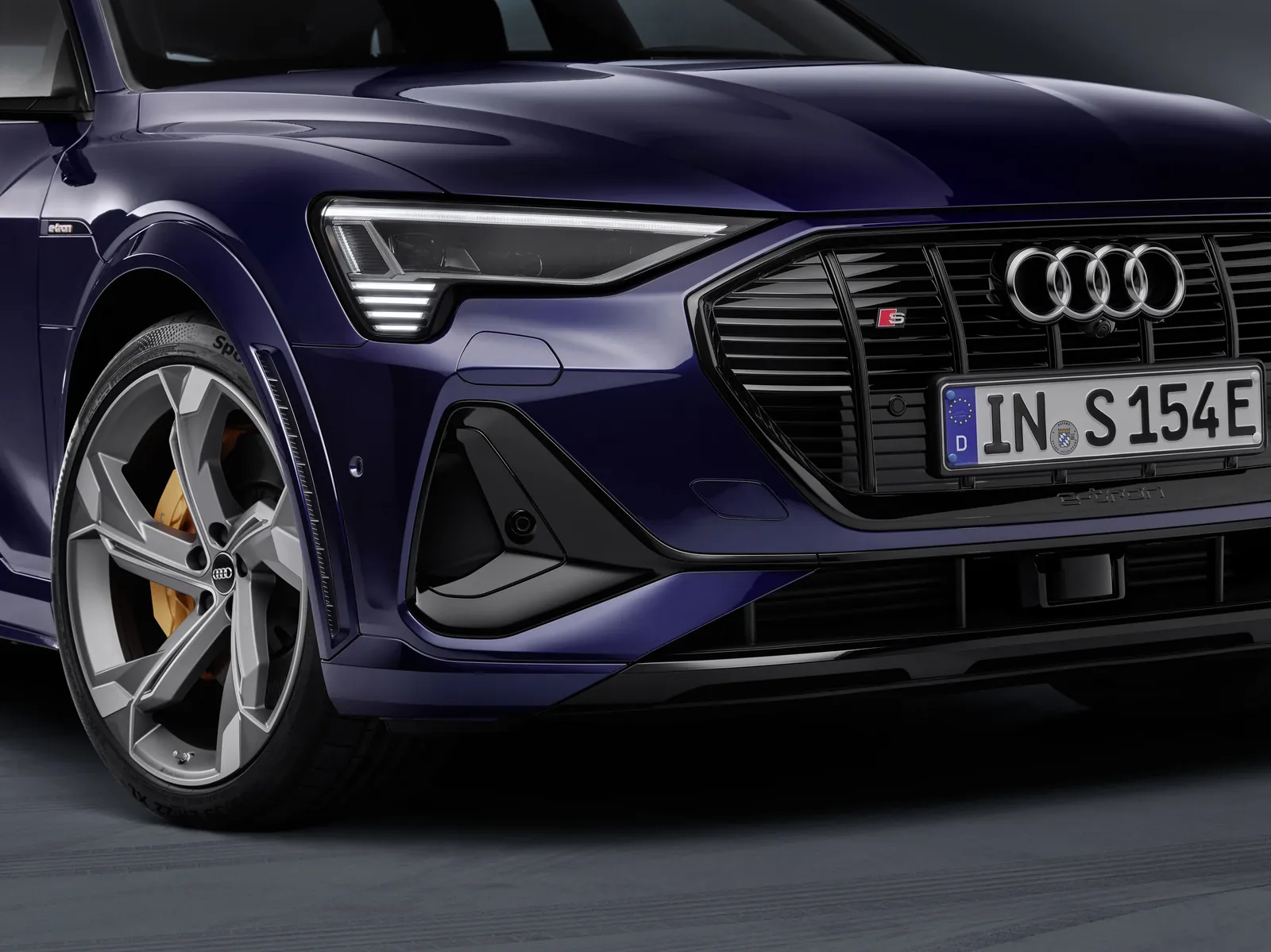 Audi e-tron S — photo 4