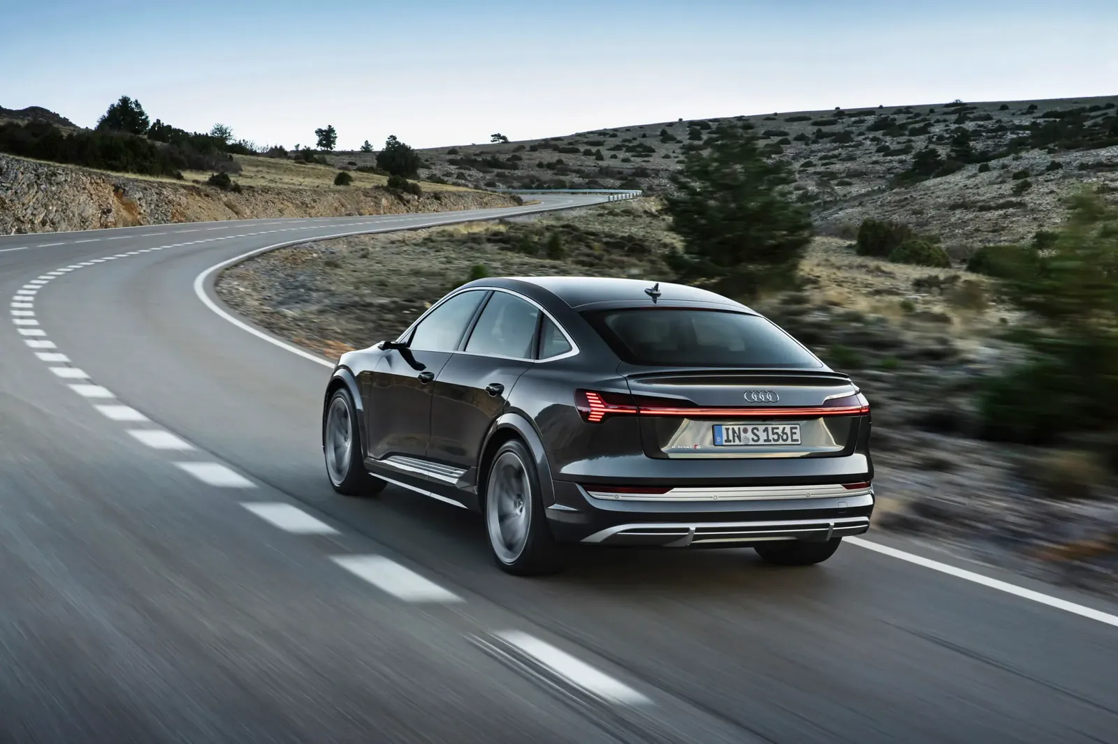 Audi e-tron S Sportback — photo 2
