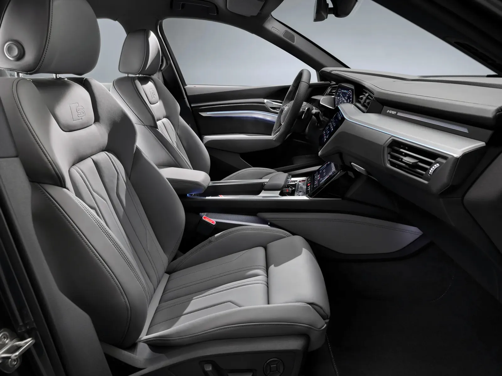 Audi e-tron S Sportback — photo 3
