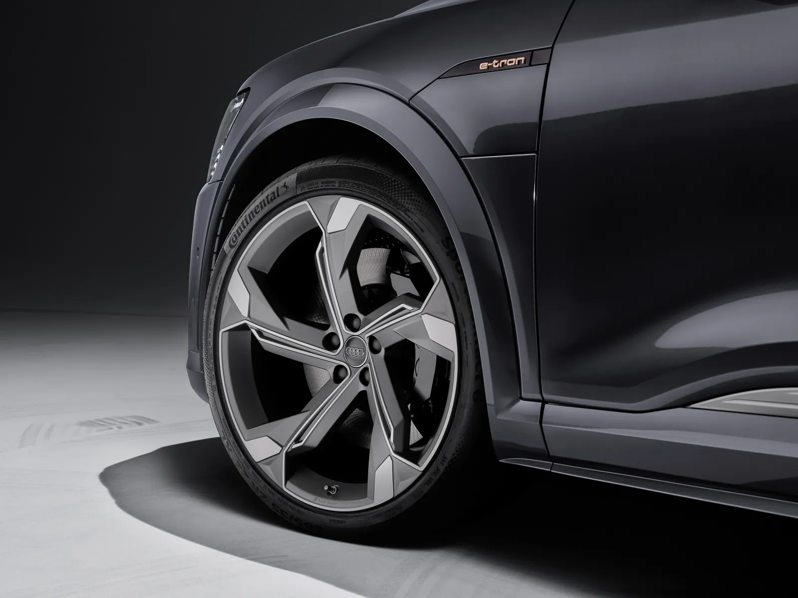 Audi e-tron S Sportback — photo 4