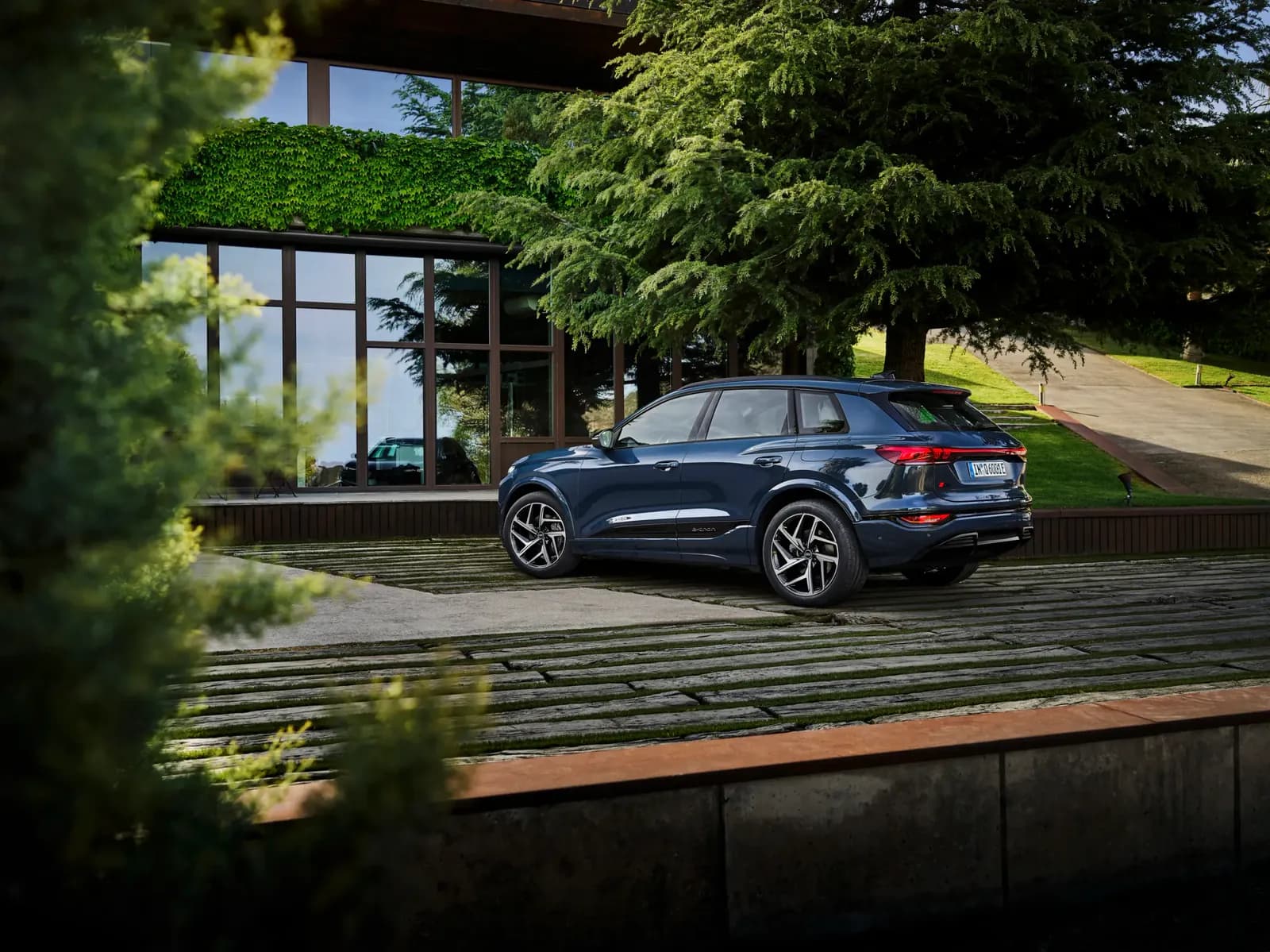 Audi Q6 e-tron quattro — photo 2
