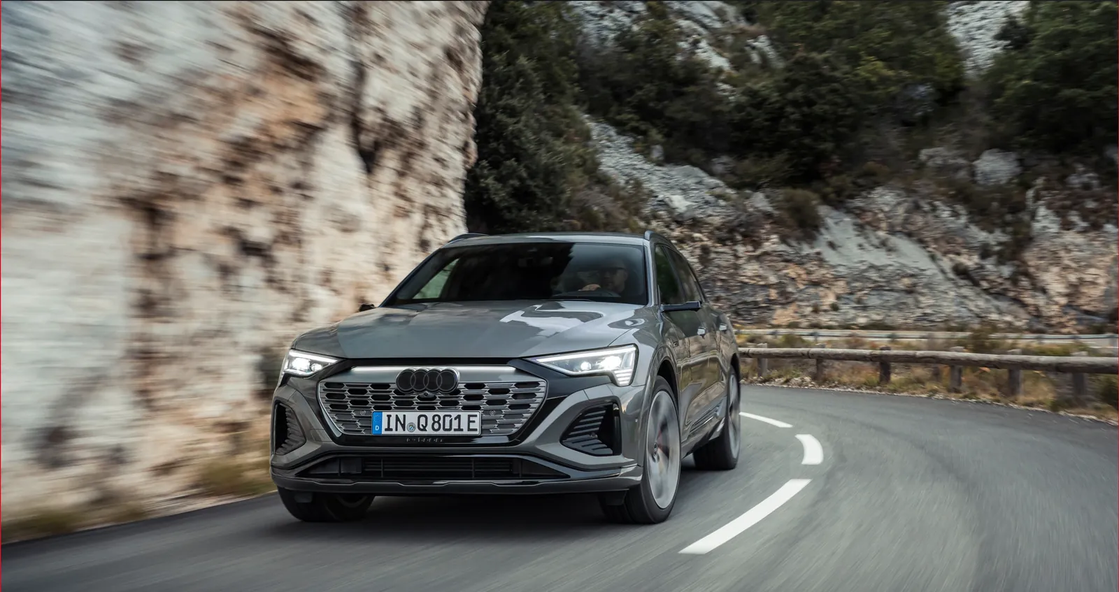 Audi Q8 55 e-tron — photo 4