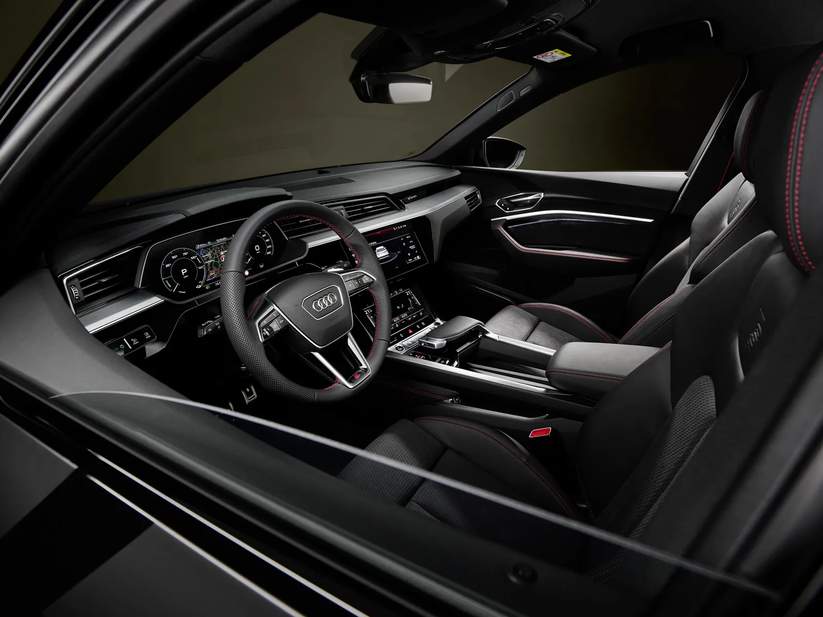 Audi Q8 e-tron Edition Dakar — photo 3