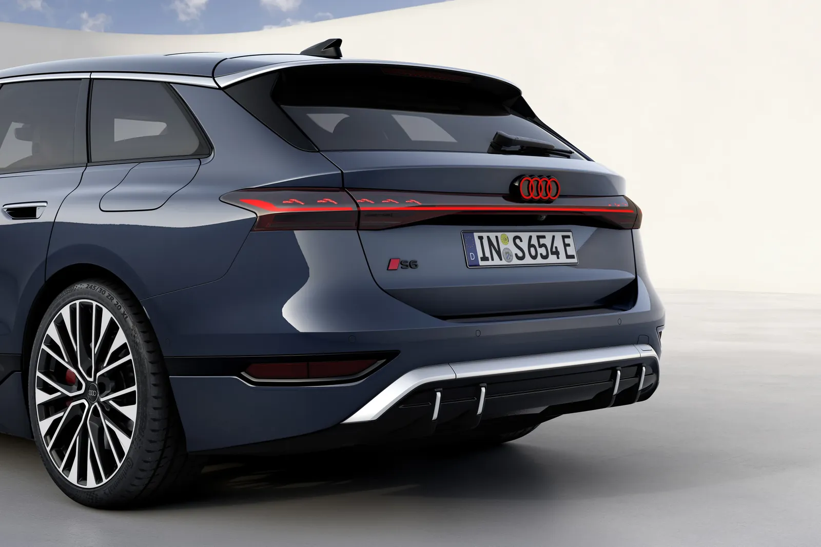 Audi S6 Avant e-tron — photo 2