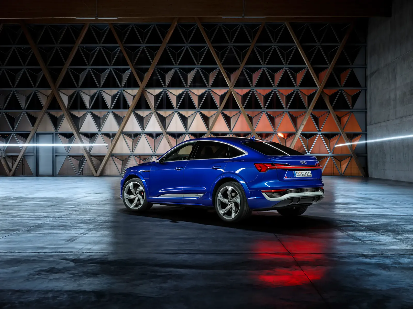 Audi SQ8 Sportback e-tron — photo 2