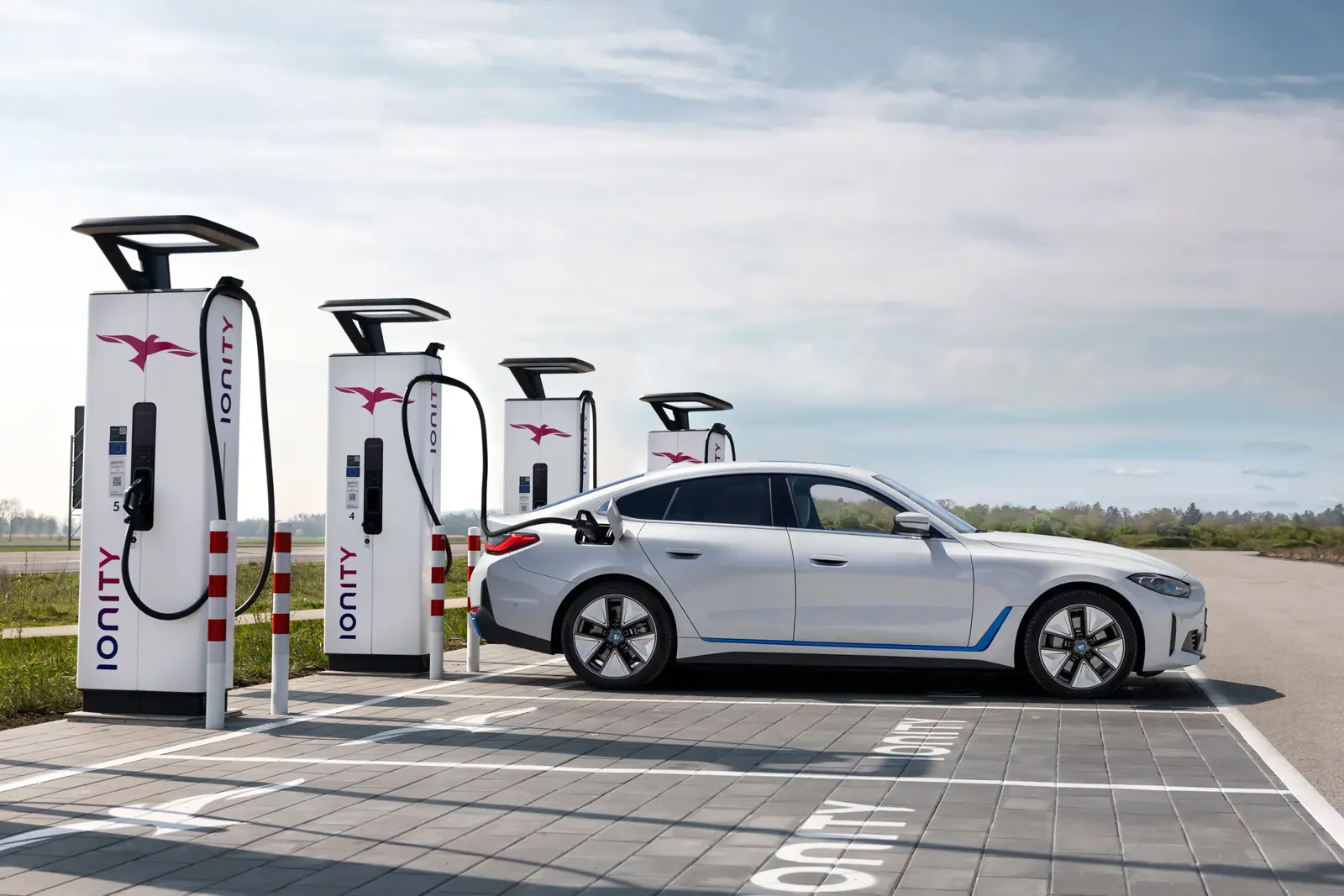 BMW i4 eDrive40 — photo 4