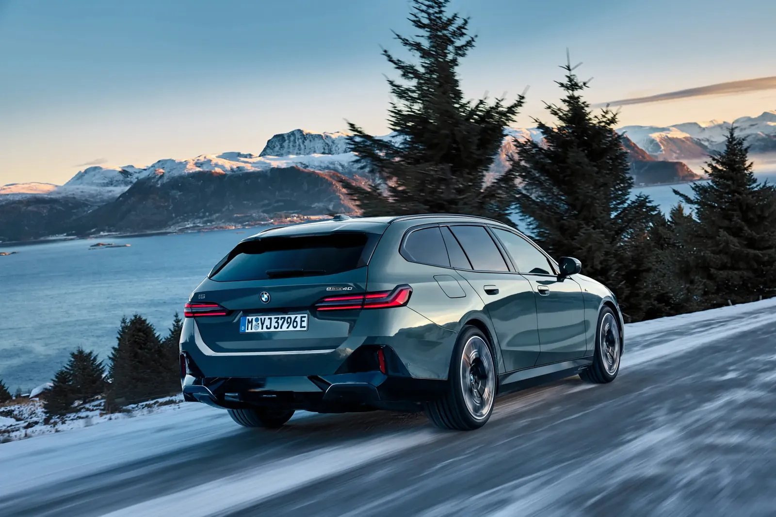 BMW i5 xDrive40 Touring MY2025 — photo 2