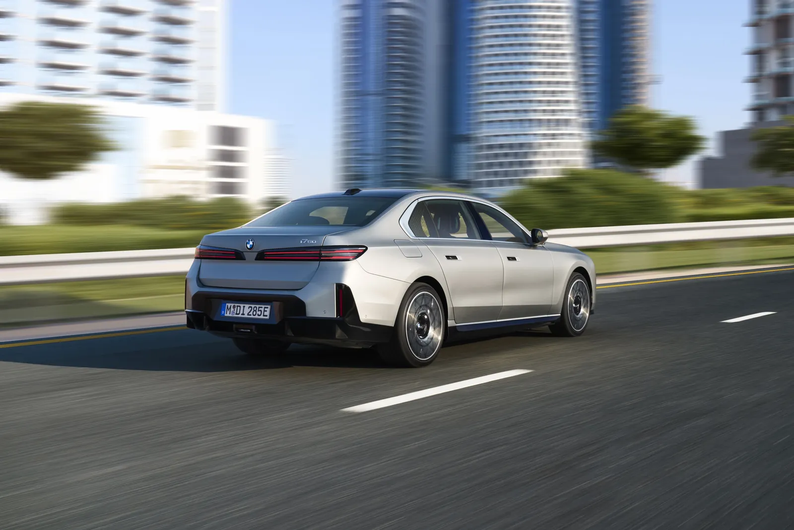 BMW i7 M70 xDrive — photo 2