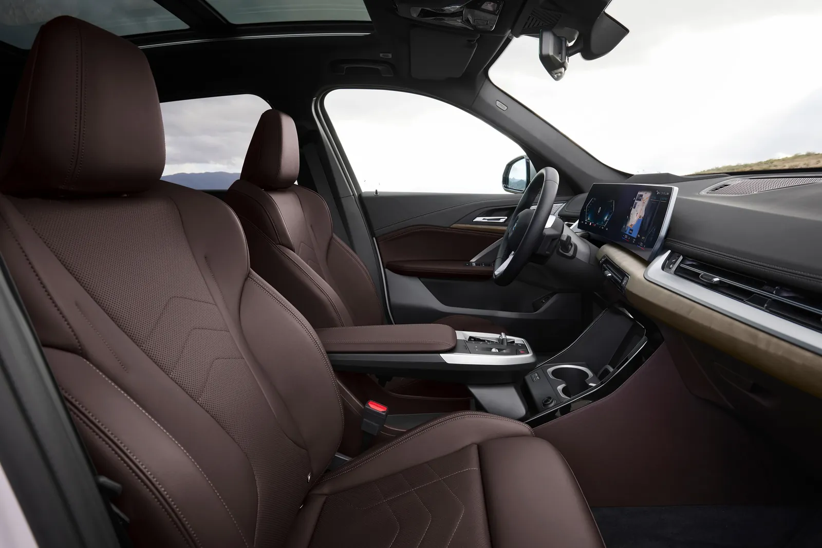 BMW iX1 xDrive30 — photo 3