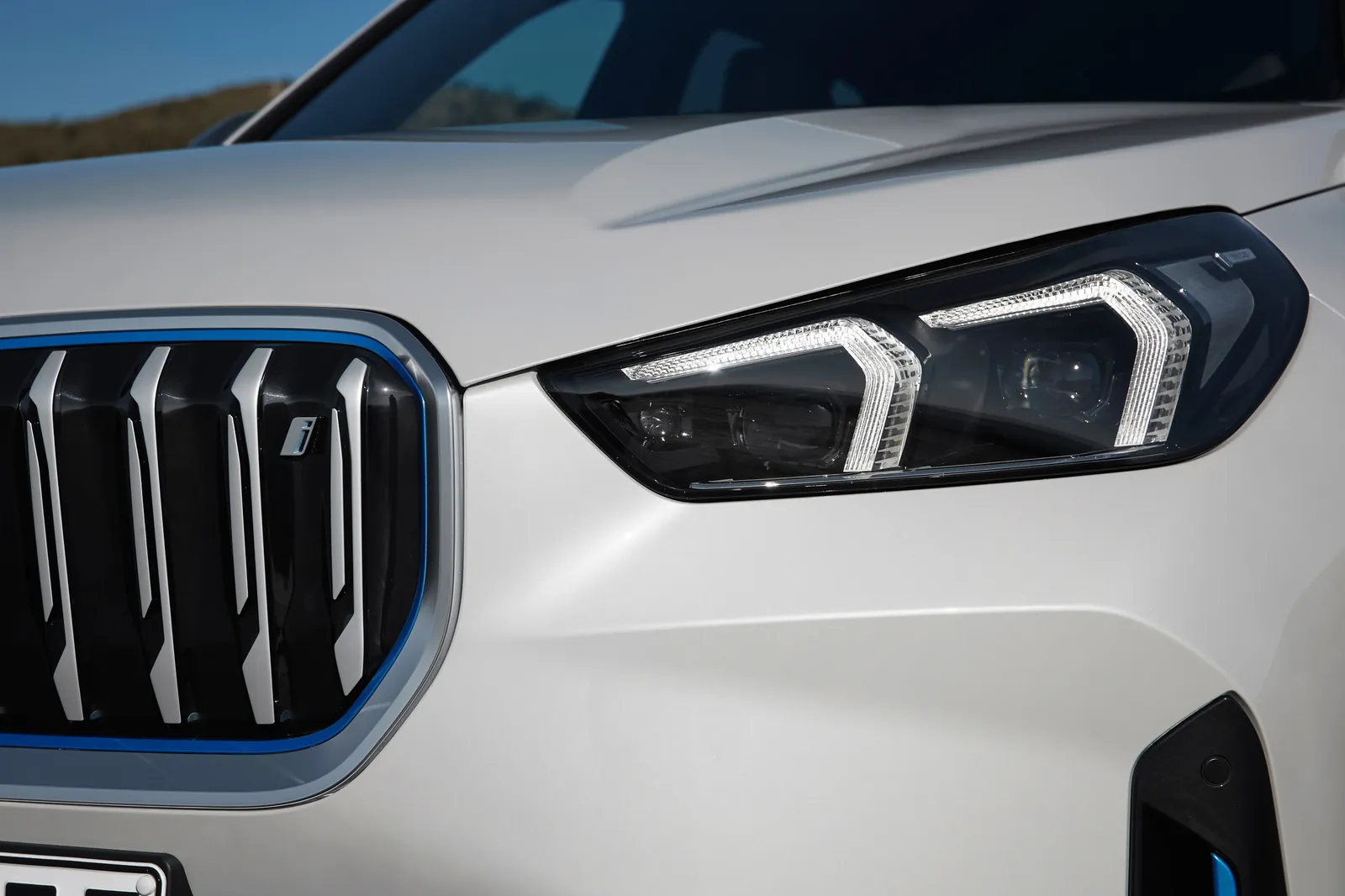 BMW iX1 xDrive30 — photo 4