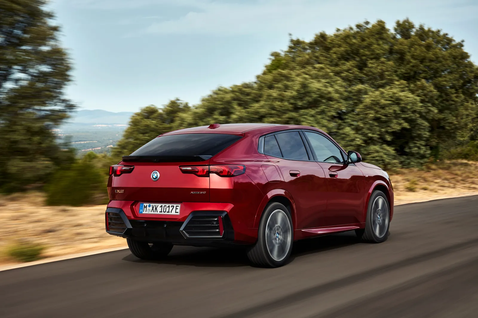 BMW iX2 eDrive20 — photo 2