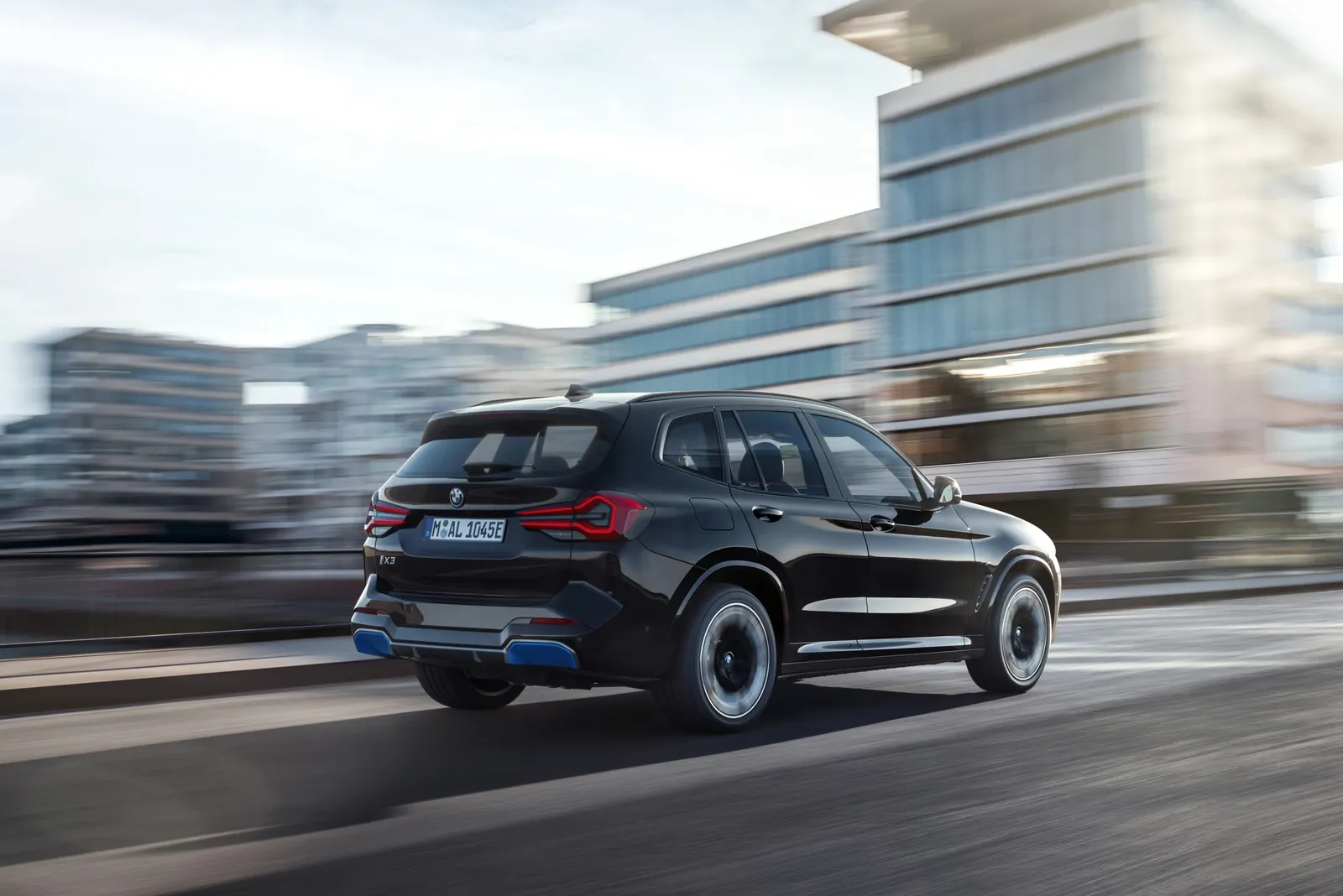BMW iX3 — photo 2