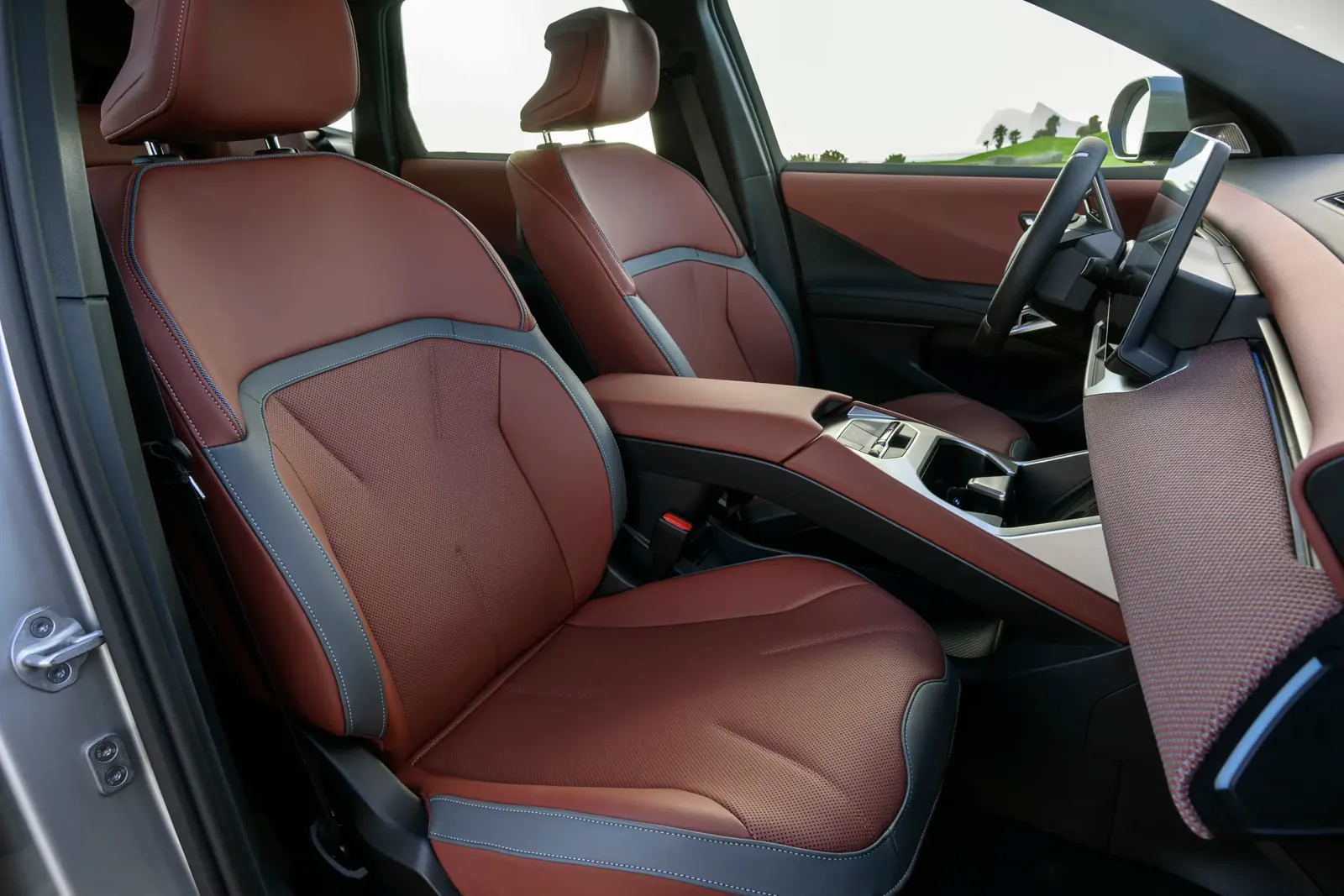 BMW iX3 40 — photo 2