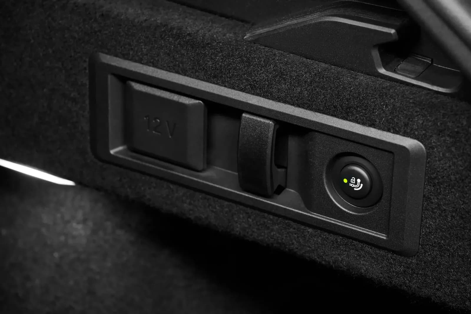 BMW iX5 60 xDrive — photo 3
