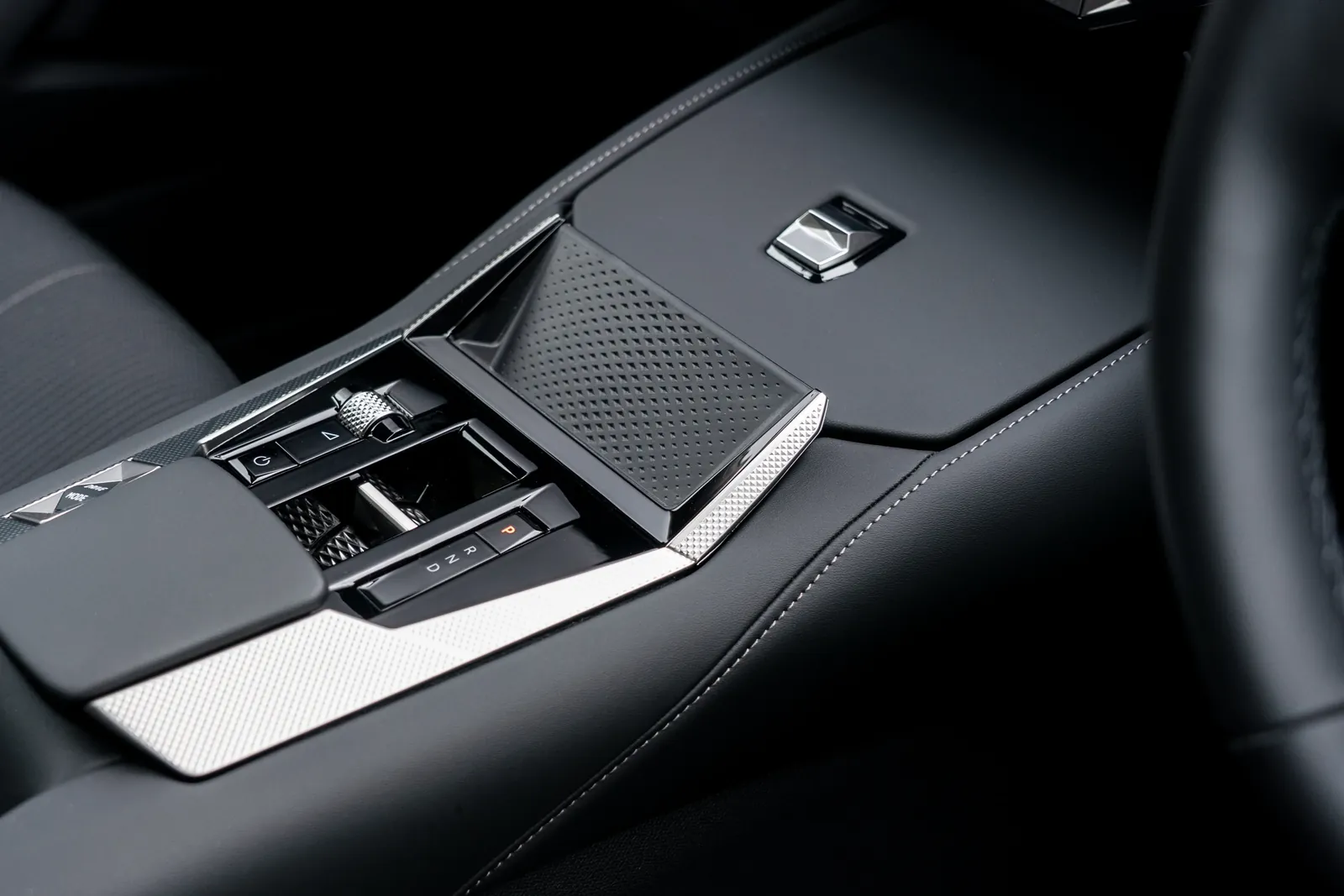 DS N°4 E-Tense 58 kWh — photo 4