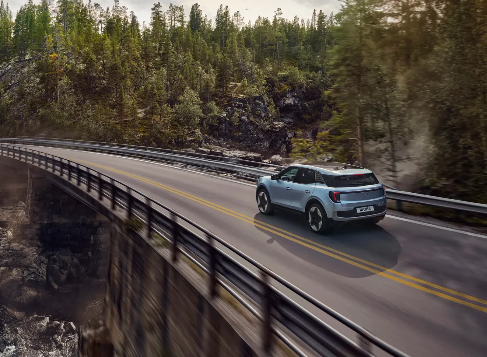 Ford Explorer Extended Range AWD — photo 2