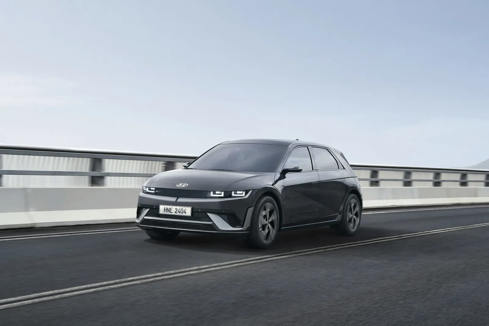 Hyundai Ioniq 5 Long Range AWD — photo 2
