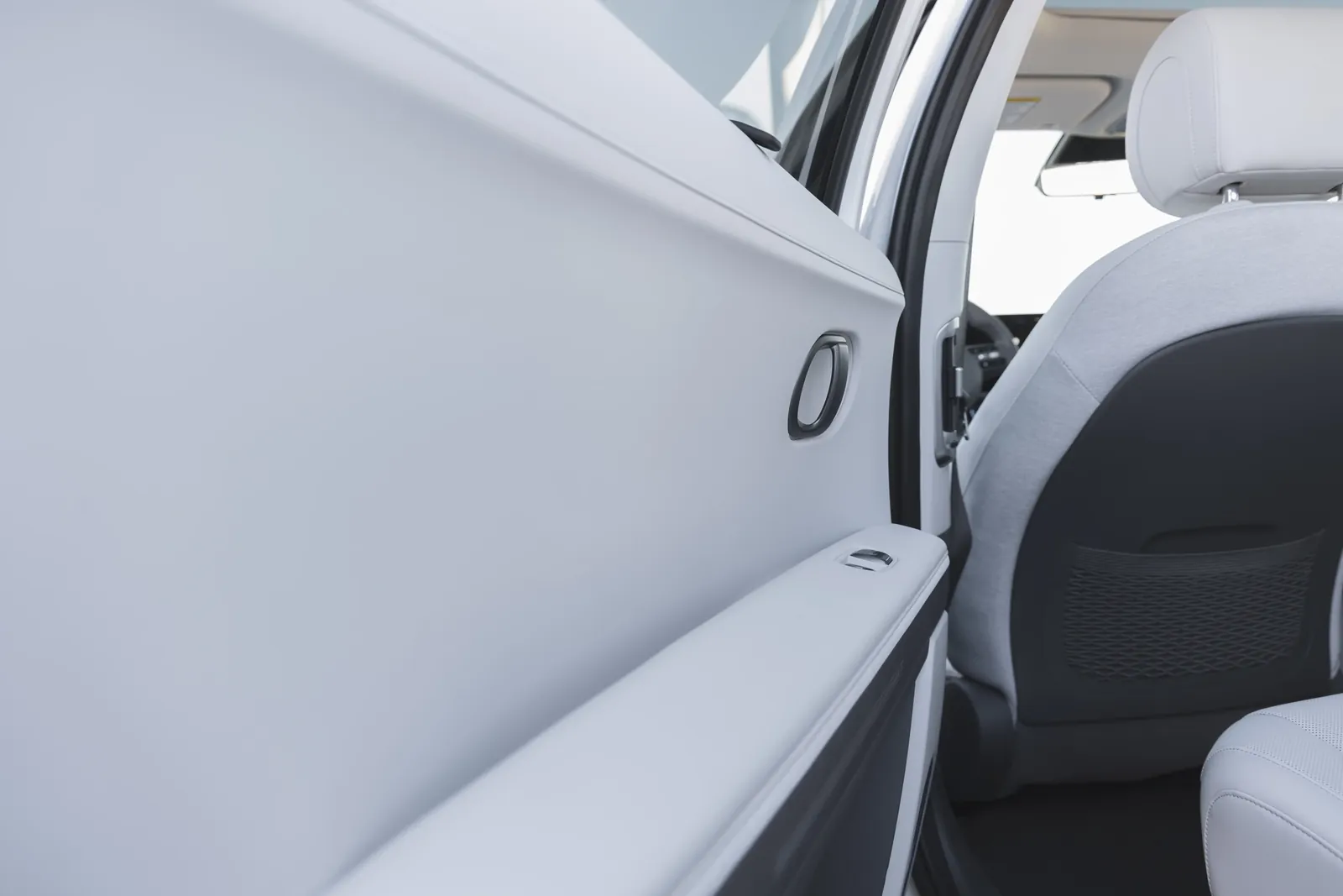 Hyundai Ioniq 5 Standard Range RWD — photo 4