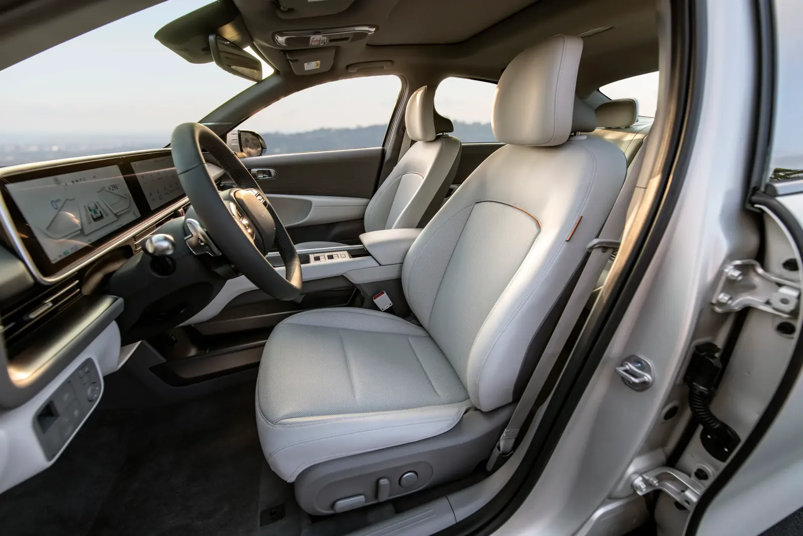 Hyundai Ioniq 6 Long Range RWD — photo 3
