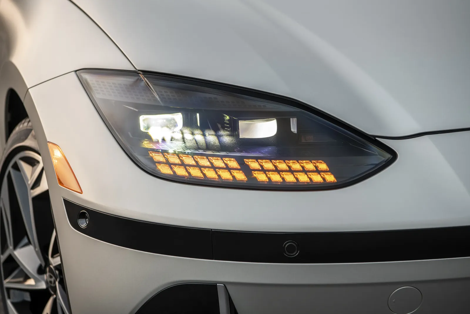 Hyundai Ioniq 6 Long Range RWD — photo 4
