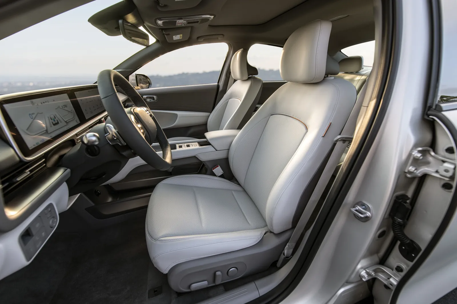Hyundai IONIQ 6 Standard Range RWD — photo 2