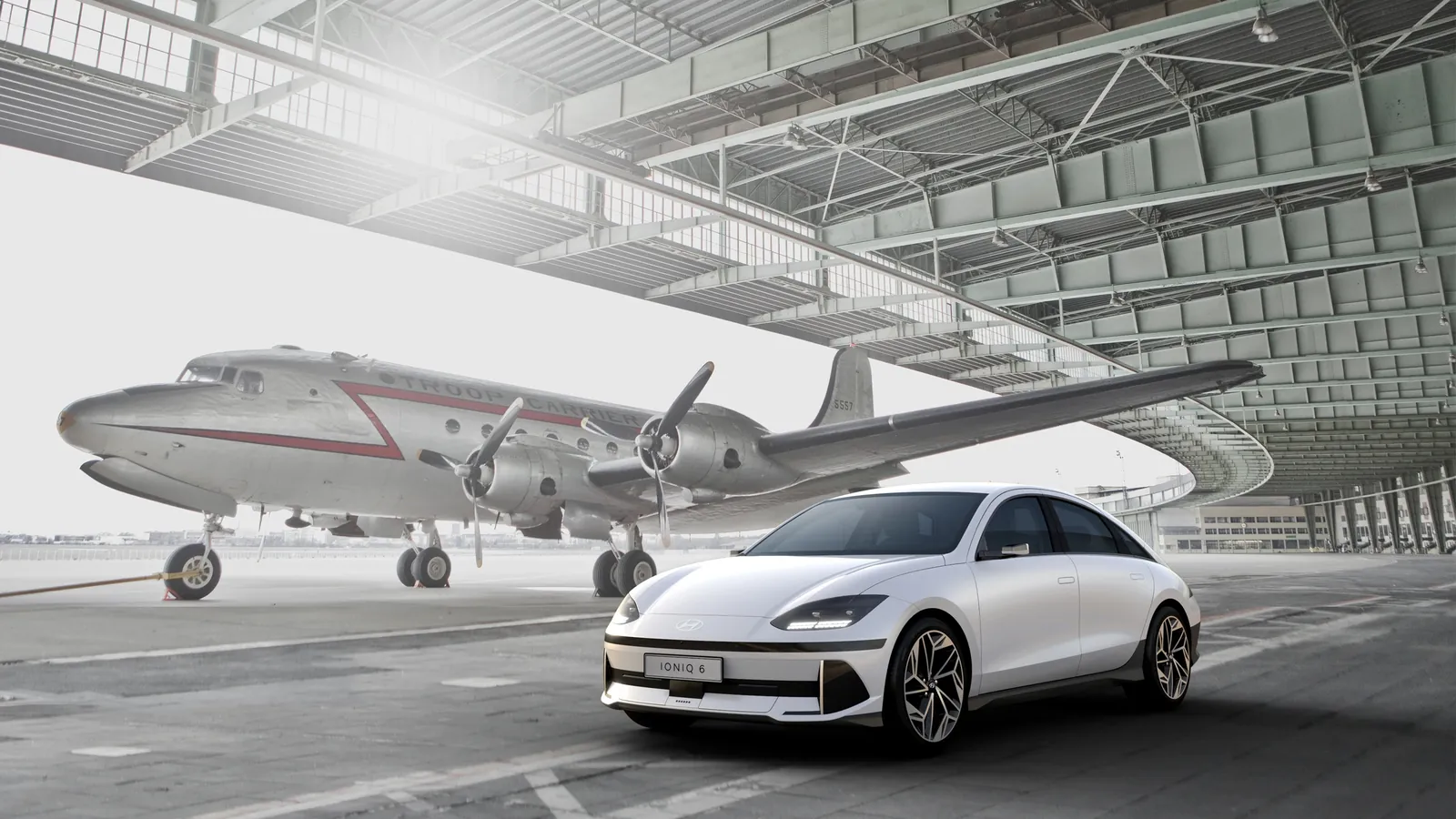 Hyundai IONIQ 6 Standard Range RWD — photo 4