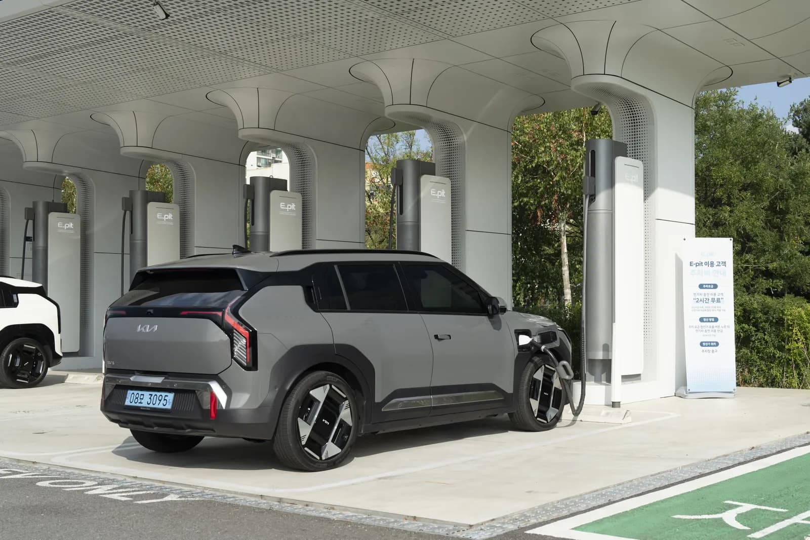 Kia EV3 Long Range AWD — photo 4