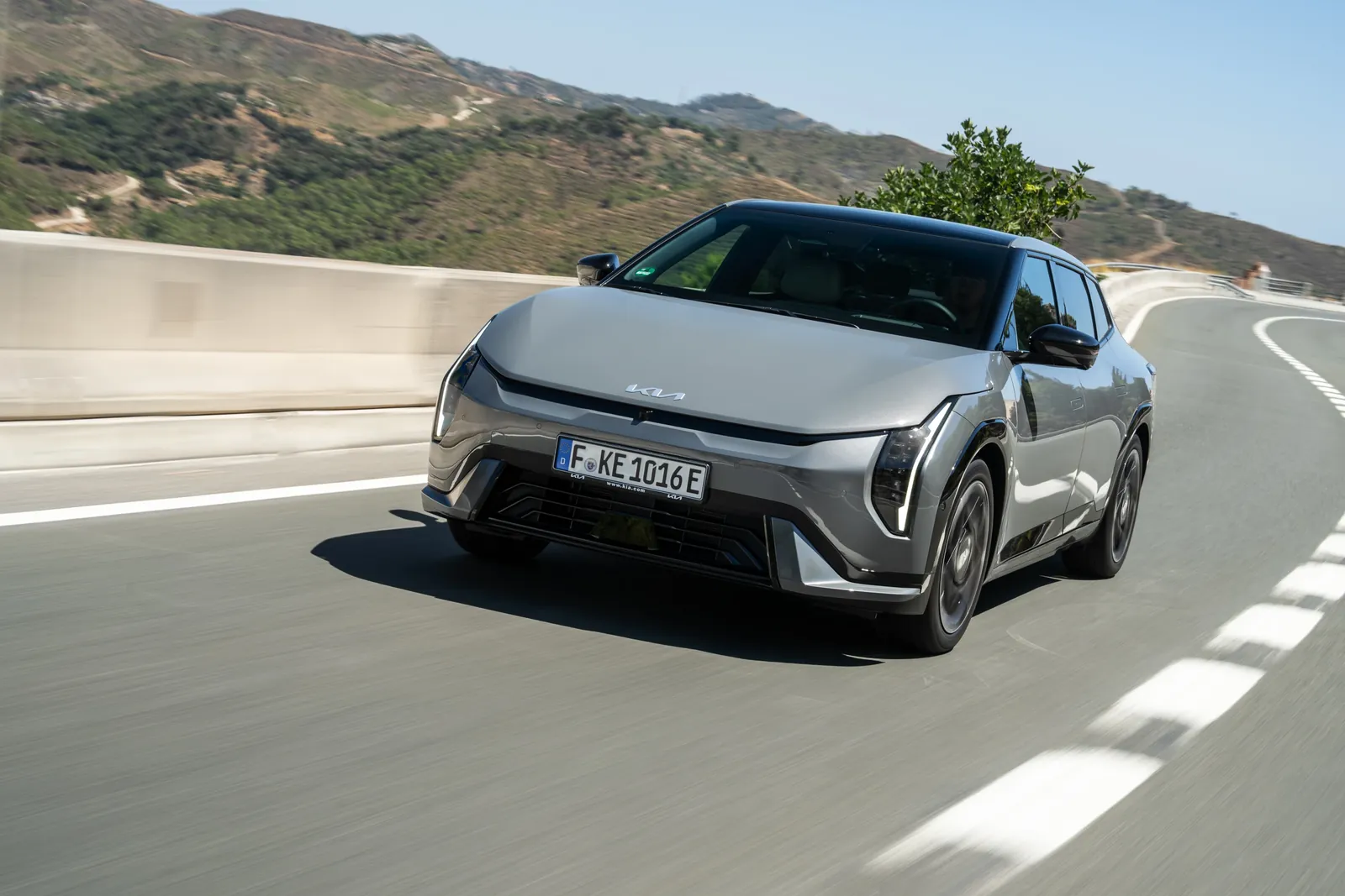 Kia EV4 Fastback Long Range — photo 4