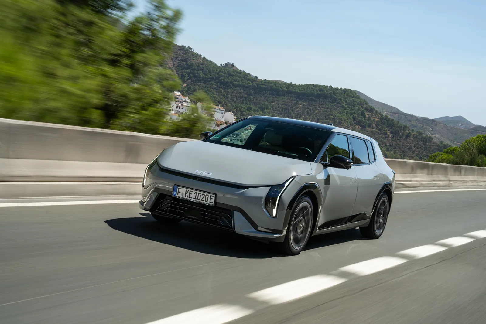 Kia EV4 Hatchback GT — photo 4