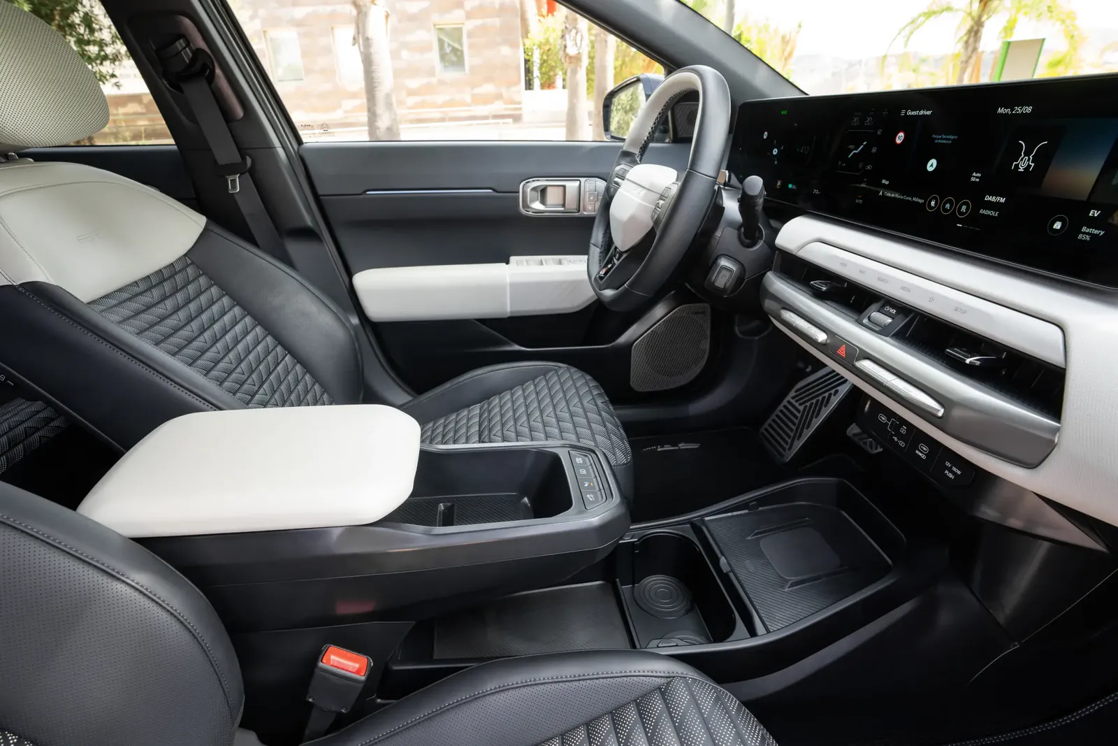 Kia EV4 Hatchback Long Range — photo 3