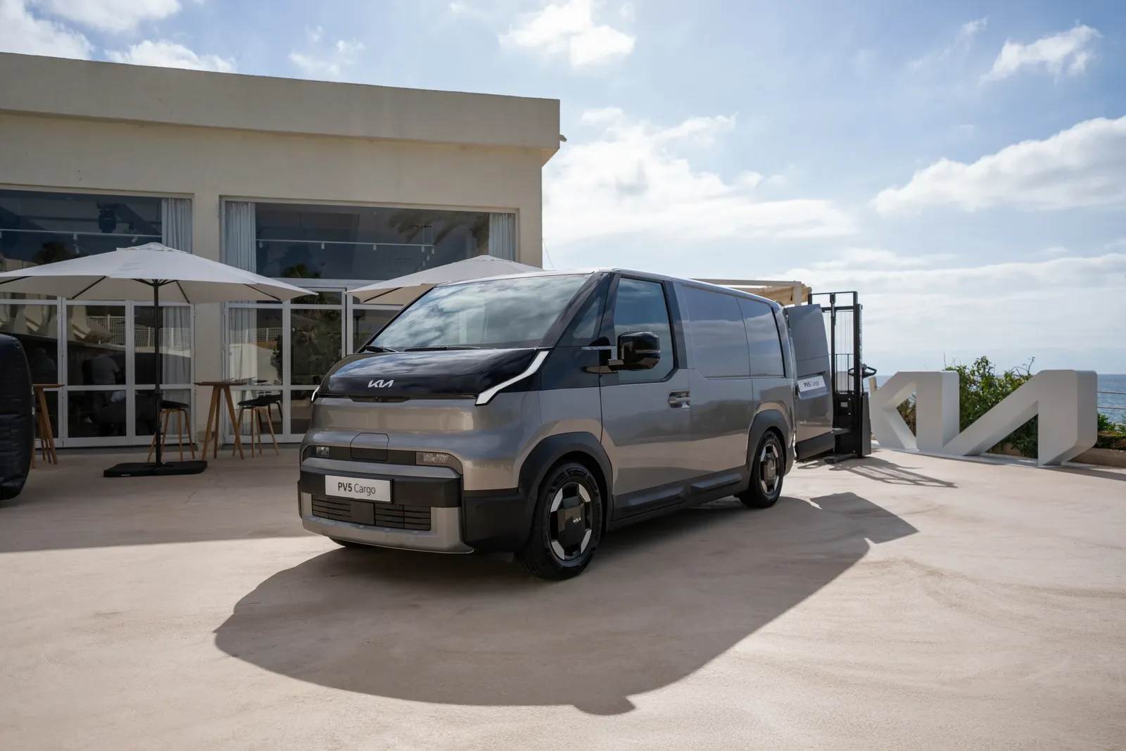Kia PV5 Cargo Long Range — photo 2