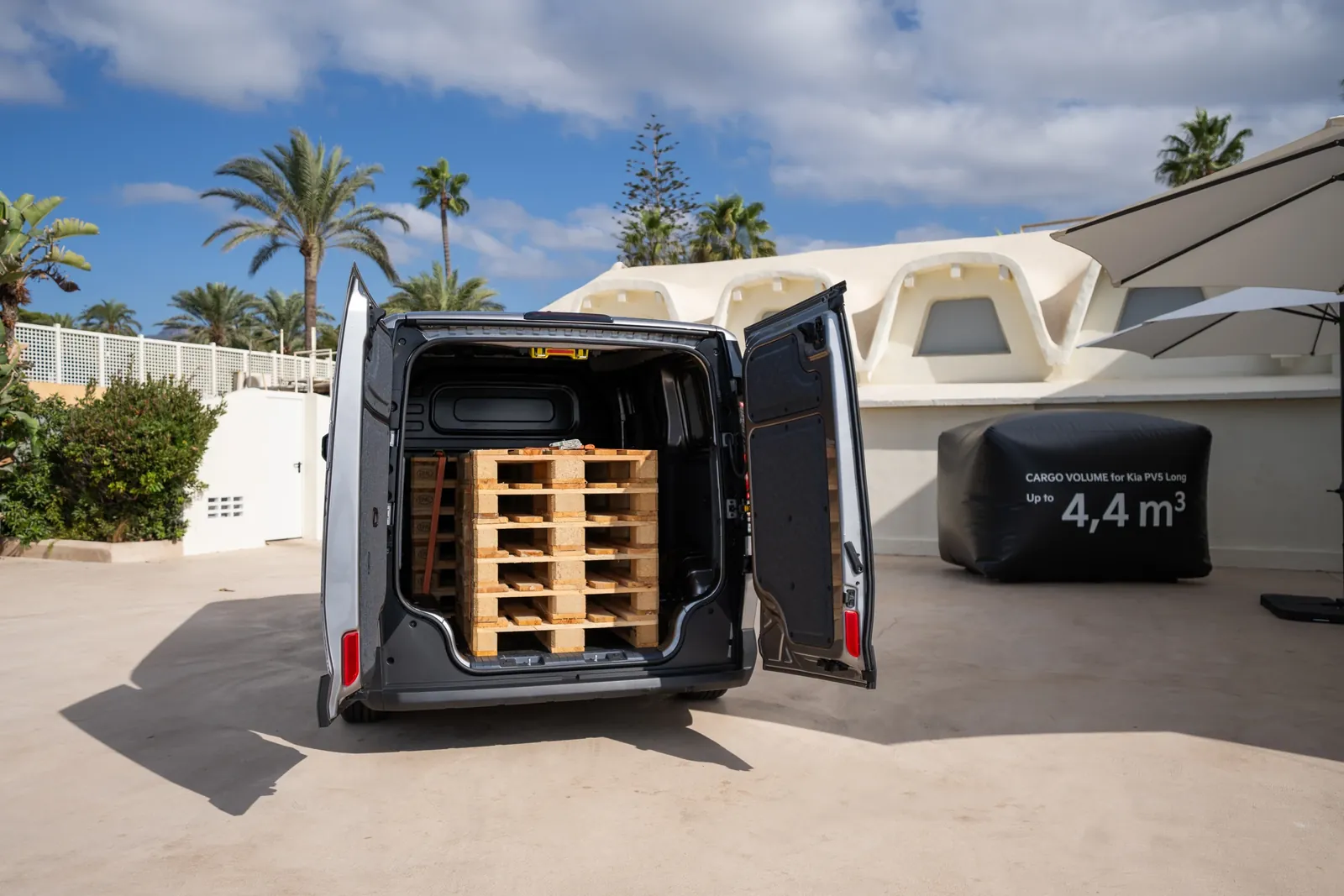 Kia PV5 Cargo Standard Range — photo 2