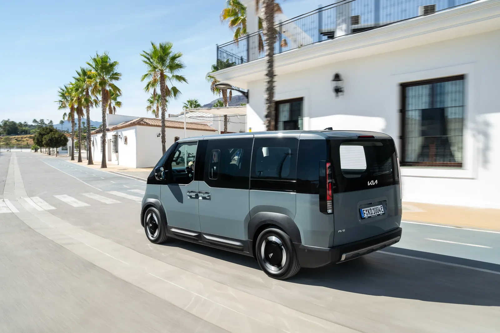 Kia PV5 Passenger Standard Range — photo 2