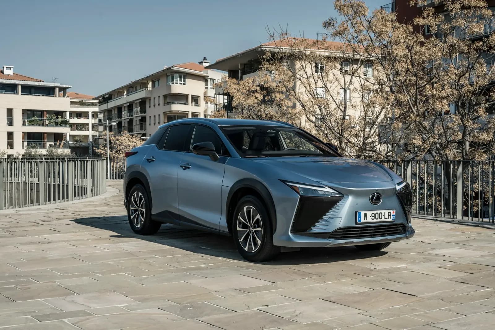 Lexus RZ 450e — photo 2