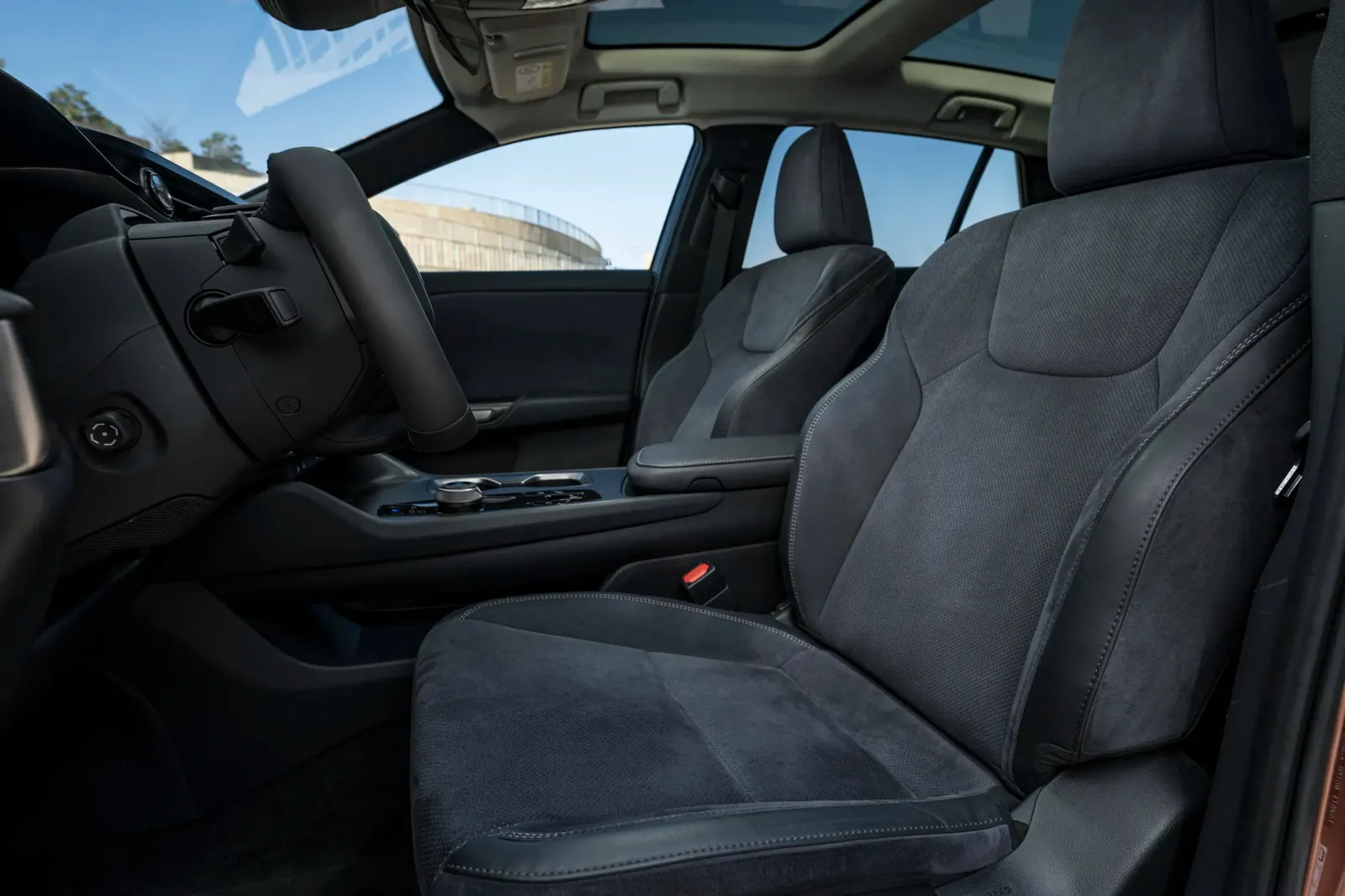 Lexus RZ 450e — photo 3