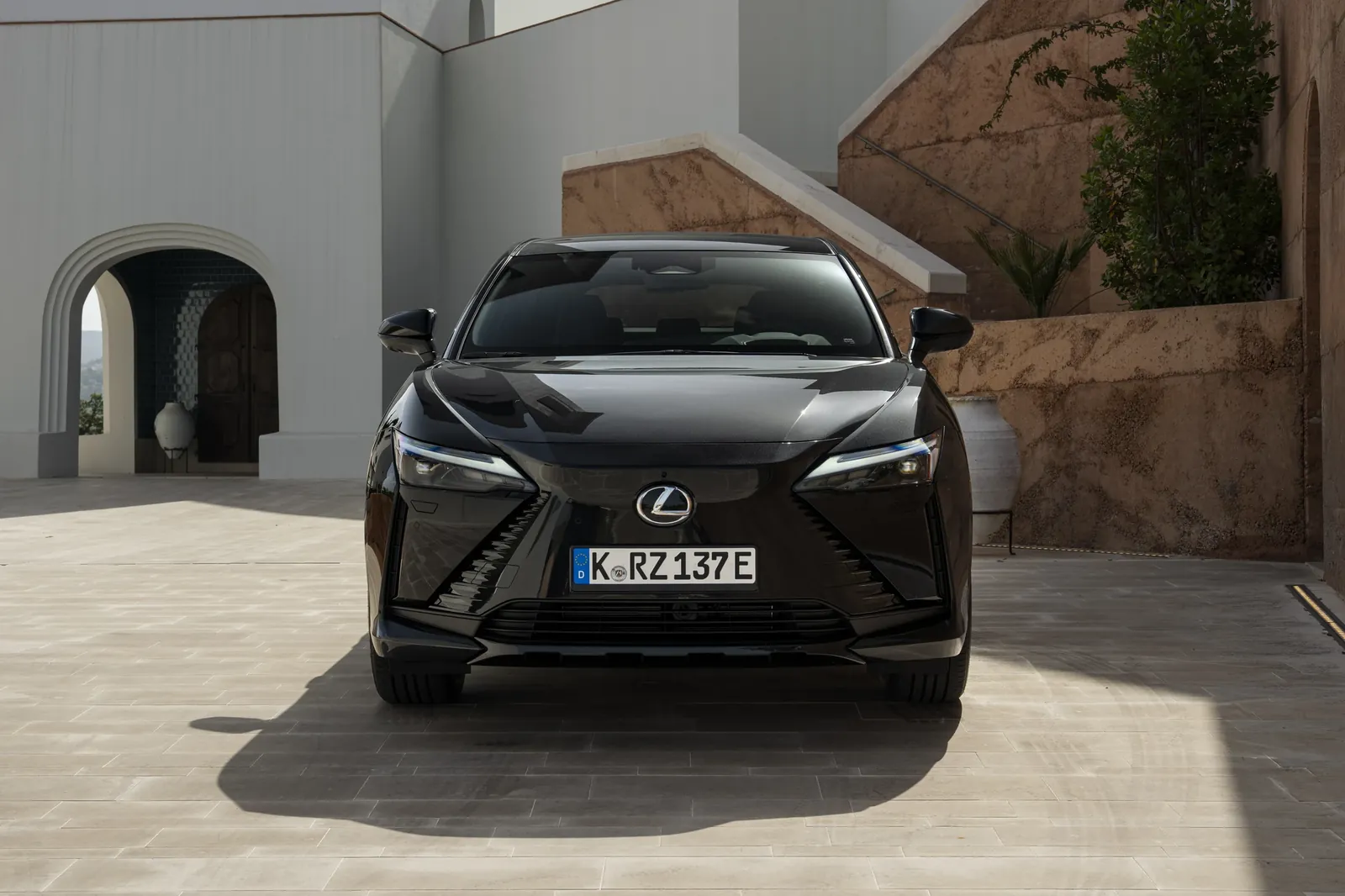 Lexus RZ 500e — photo 2