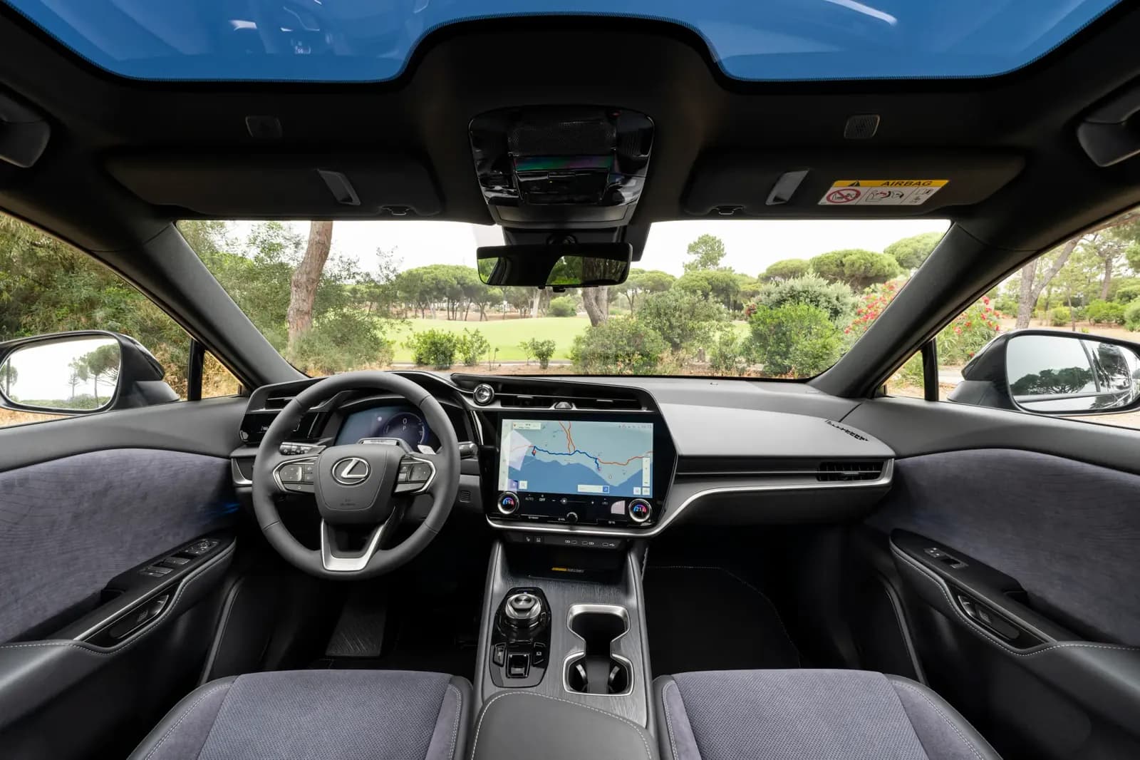 Lexus RZ 500e — photo 3