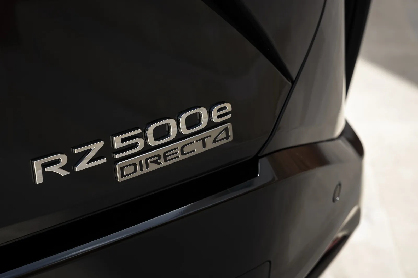 Lexus RZ 500e — photo 4
