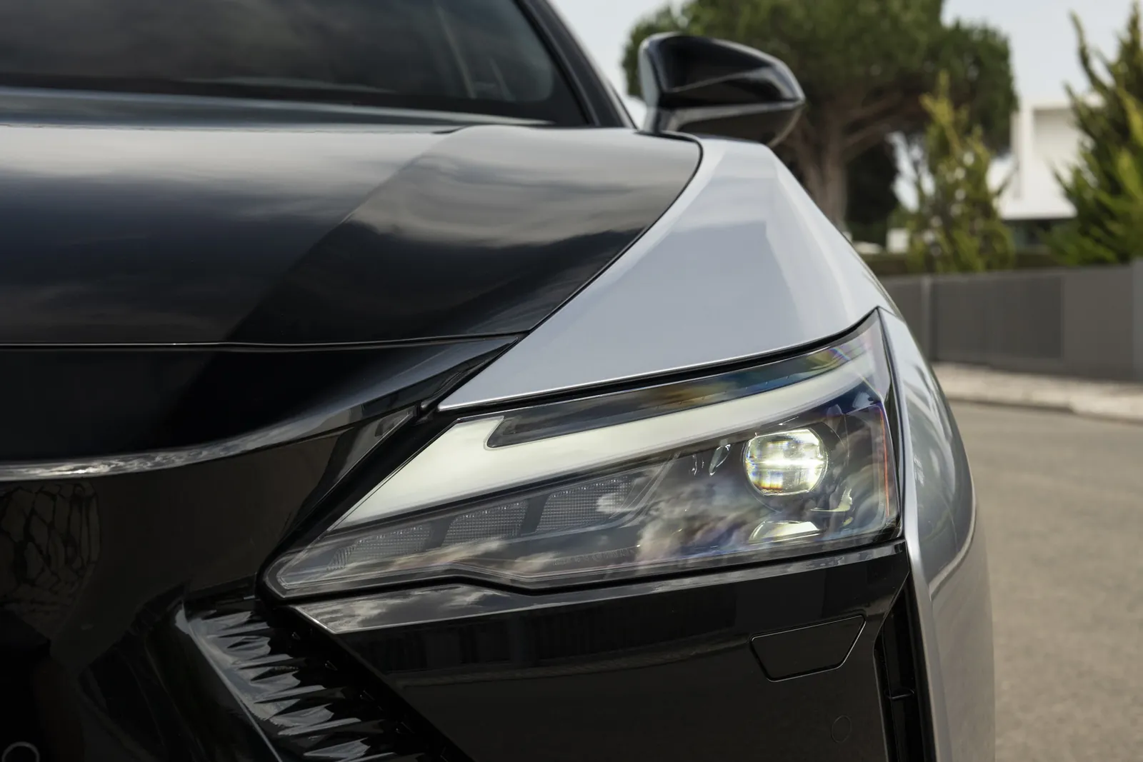 Lexus RZ 550e F Sport — photo 3