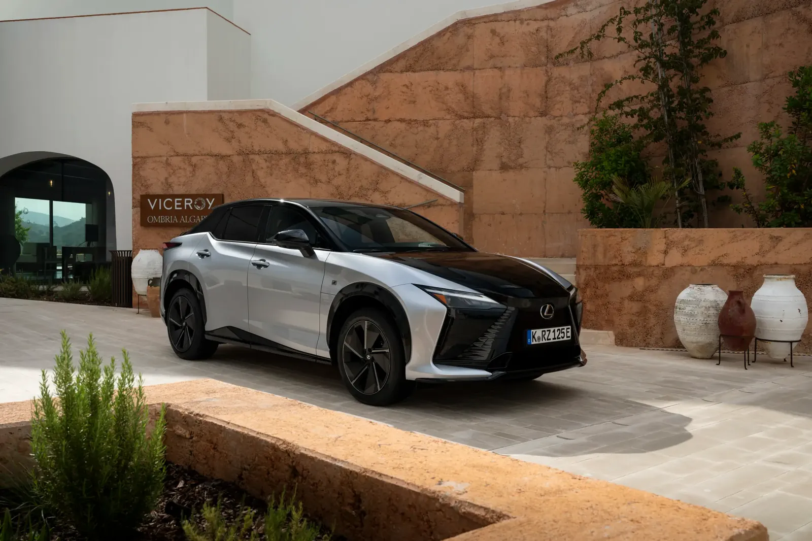 Lexus RZ 550e F Sport — photo 4