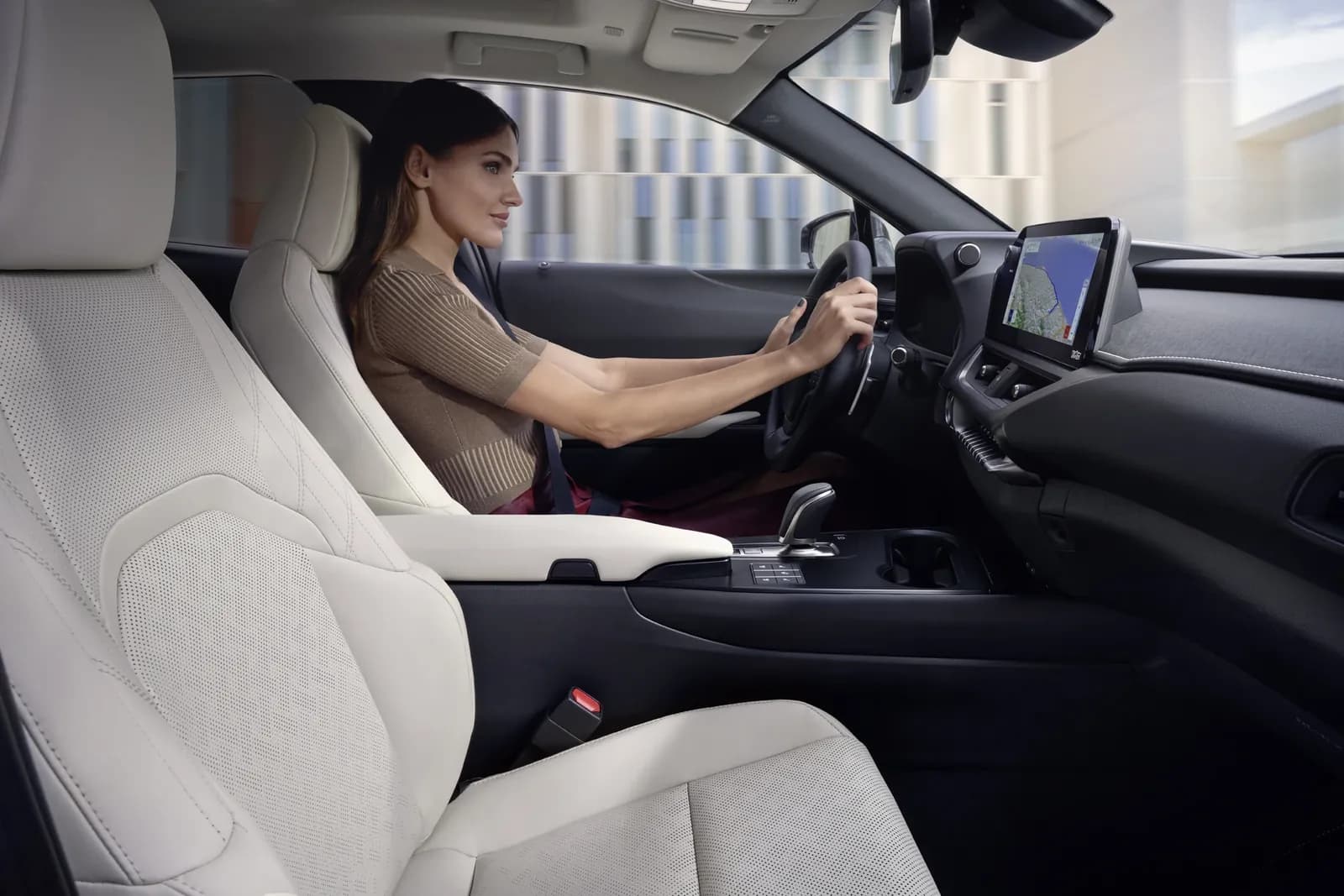 Lexus UX 300e — photo 3