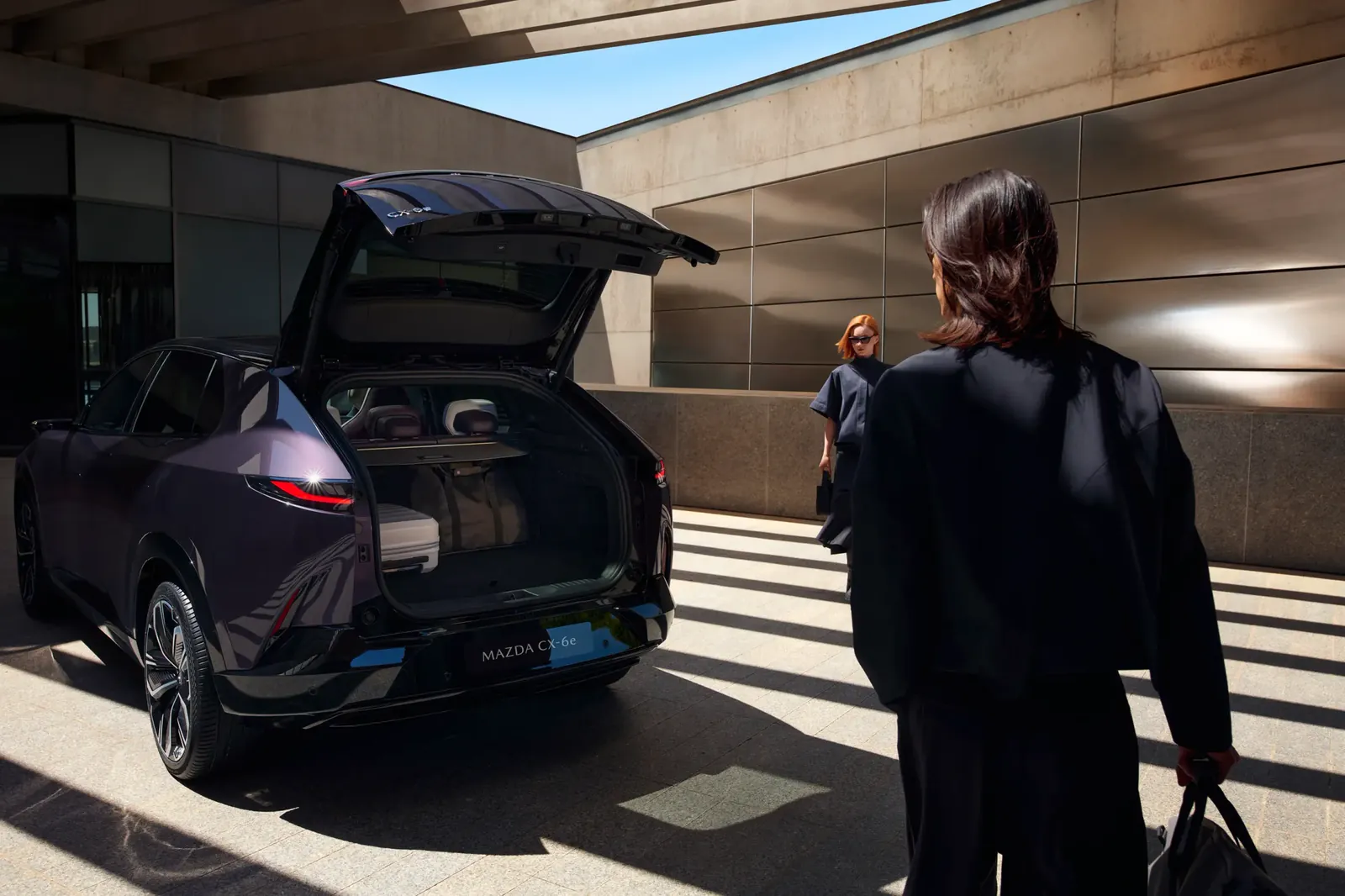 Mazda CX-6e — photo 2