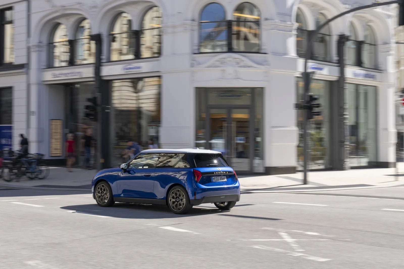 Mini Cooper SE — photo 2