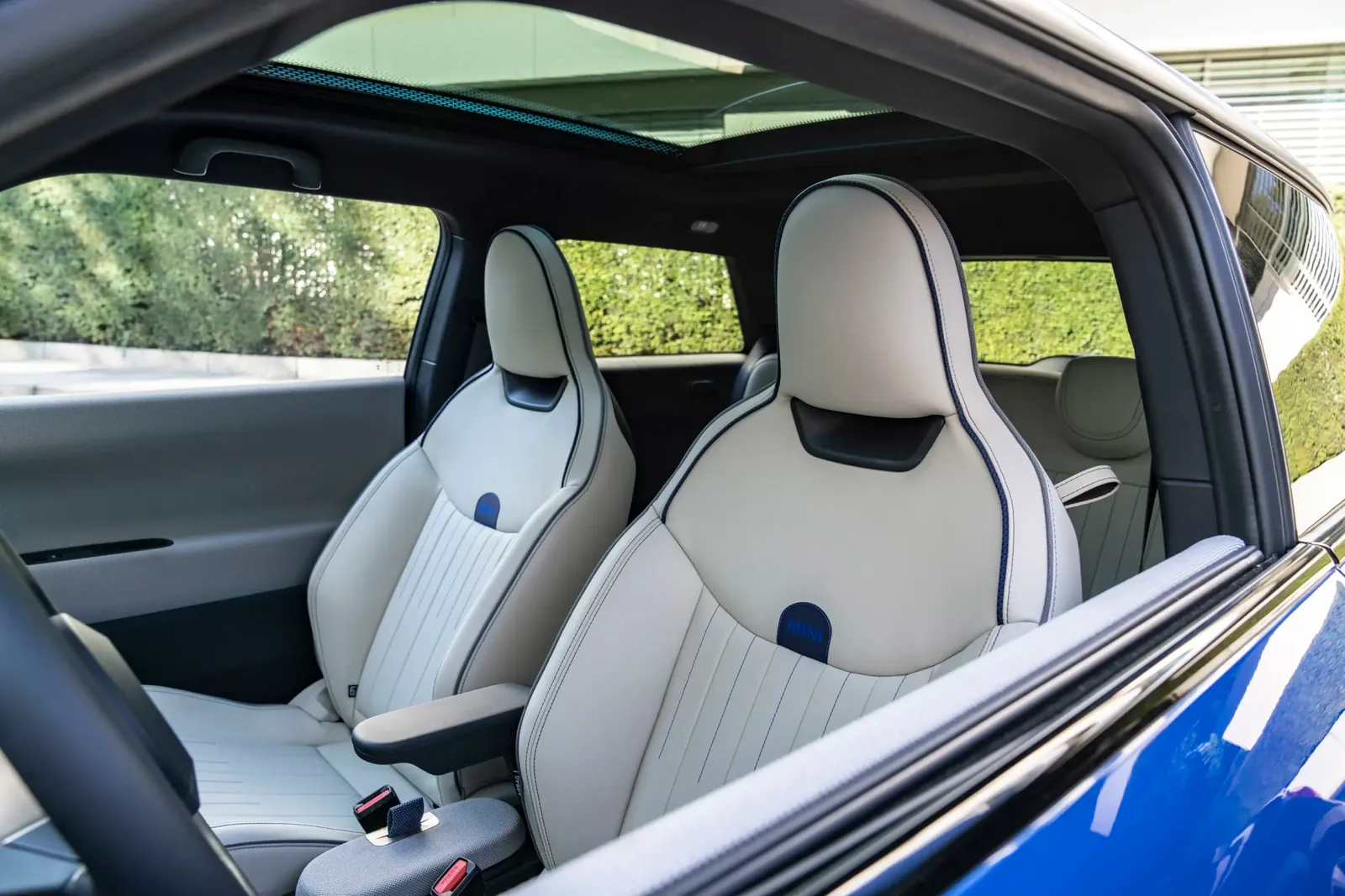 Mini Cooper SE — photo 3