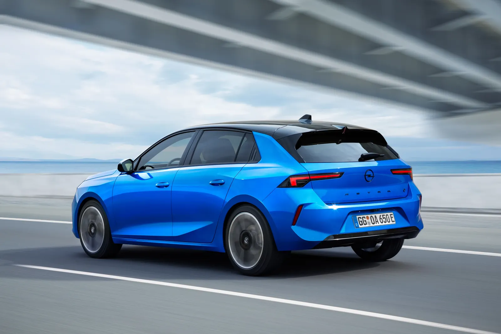 Opel Astra Electric 54 kWh — photo 2