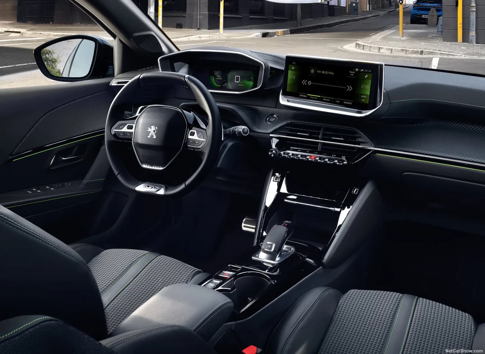 Peugeot E-208 50 kWh génération 1 — photo 2